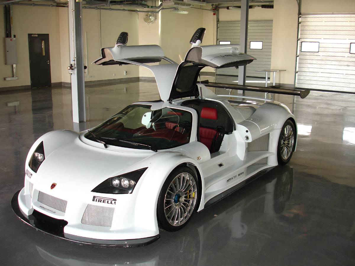 Gumpert_Apollo_Dubai.jpg