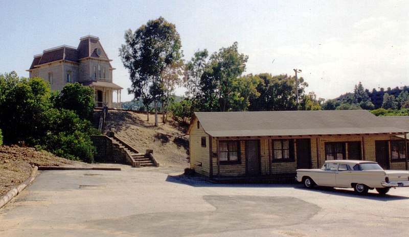 800px-Bates_Motel.jpg