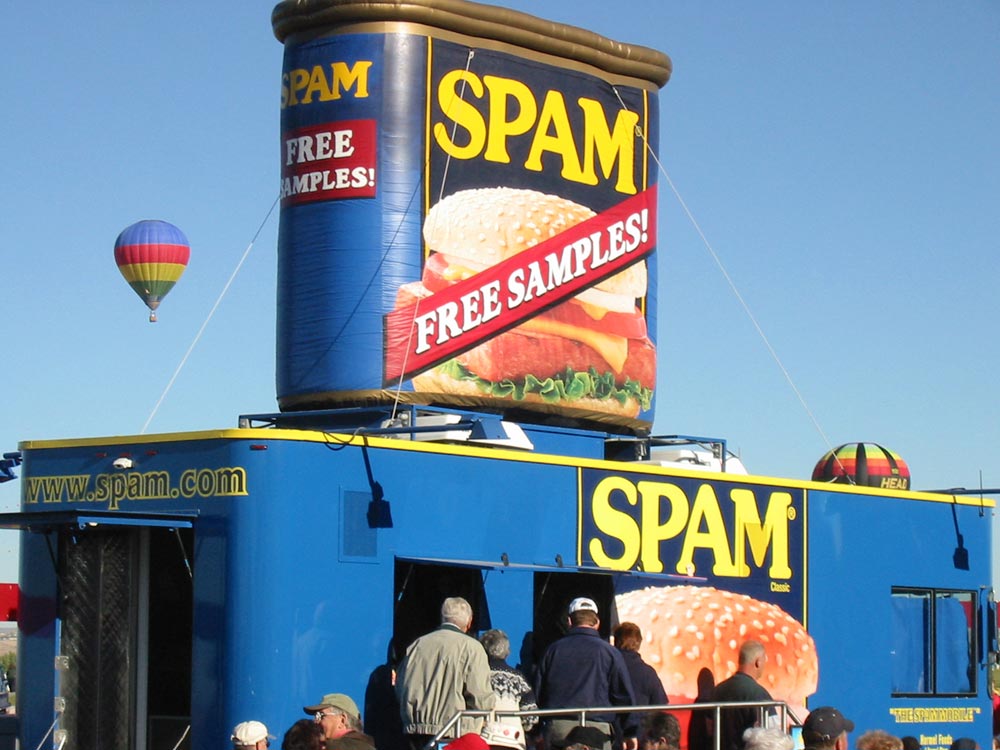 Спам рекламная. Консервы спам реклама. Spam консервы реклама. Реклама Spam ветчины. Тушенка Spam реклама.