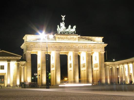 brandenburg-gate-at-night.jpg